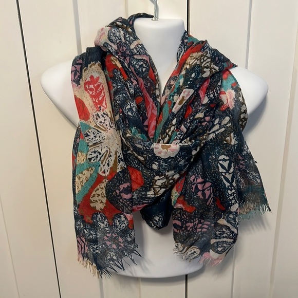 Old Navy Accessories - Old Navy fashion scarf with navy, red & pink